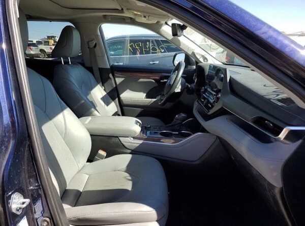 TOYOTA HIGHLANDER LIMITED купить в москве