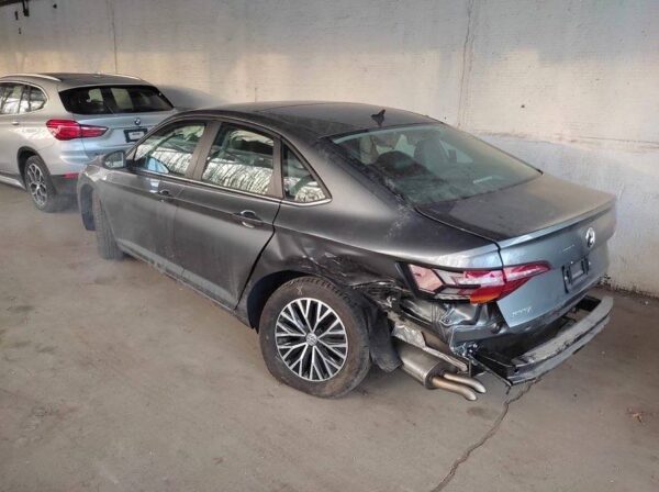 Volkswagen Jetta купить в Москве