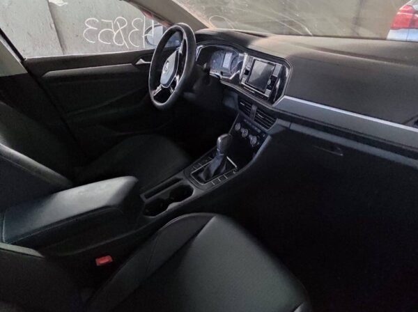 Volkswagen Jetta купить в Москве