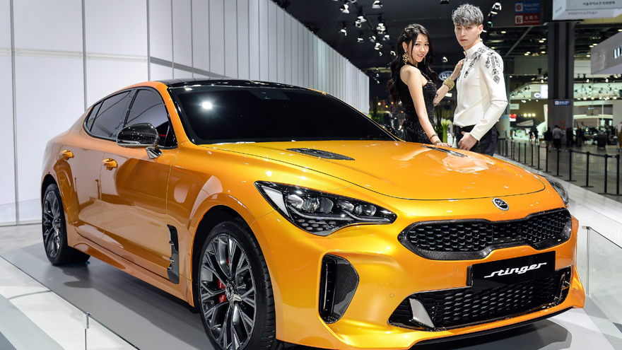 Корейский сайт автомобилей. Kia Stinger Корея. Киа Стингер Южный Корея. Киа Стингер Сеул. Новая Kia RS.